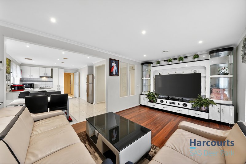 Photo - 41 Stevenage Crescent, Deer Park VIC 3023 - Image 10