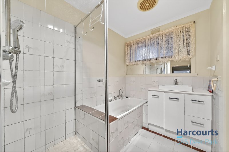 Photo - 41 Stevenage Crescent, Deer Park VIC 3023 - Image 11