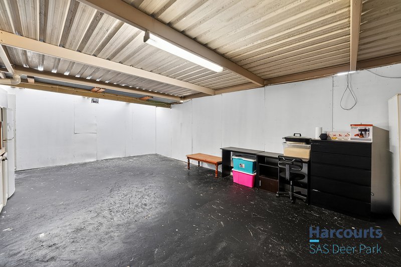 Photo - 41 Stevenage Crescent, Deer Park VIC 3023 - Image 13