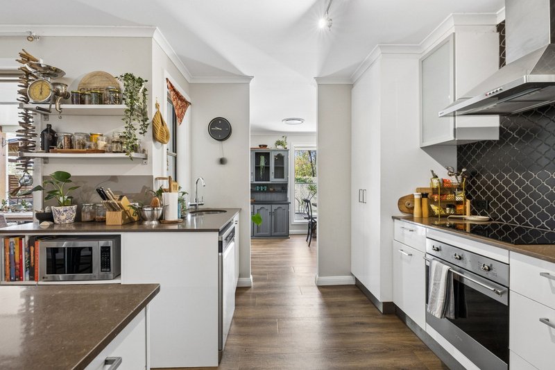 Photo - 41 Studio Drive, Oxenford QLD 4210 - Image 2