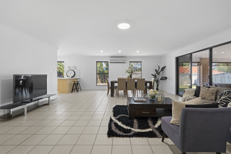 Photo - 41 Talisker Place, Parkinson QLD 4115 - Image 12