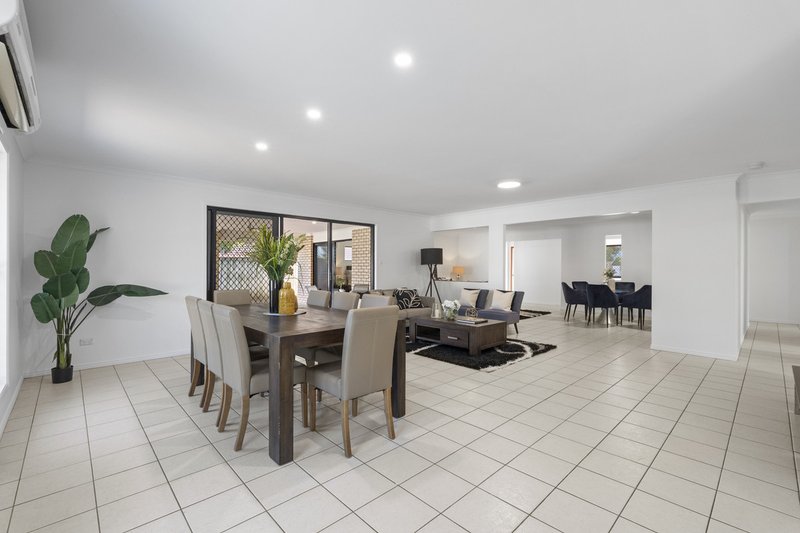 Photo - 41 Talisker Place, Parkinson QLD 4115 - Image 17