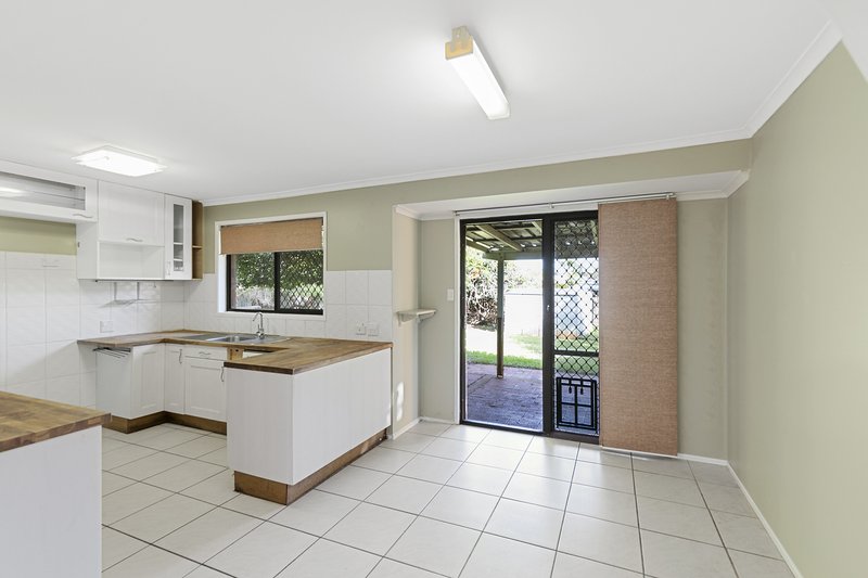 Photo - 41 Talwong Street, Manly West QLD 4179 - Image 3