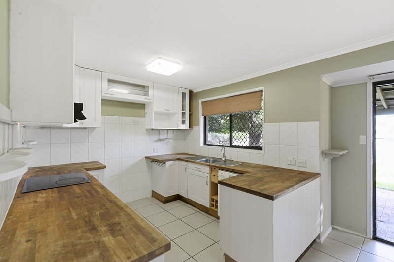 Photo - 41 Talwong Street, Manly West QLD 4179 - Image 5