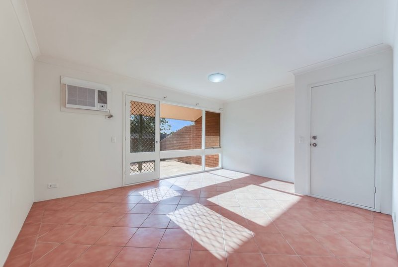 Photo - 4/1 Throsby Way, Ambarvale NSW 2560 - Image 1