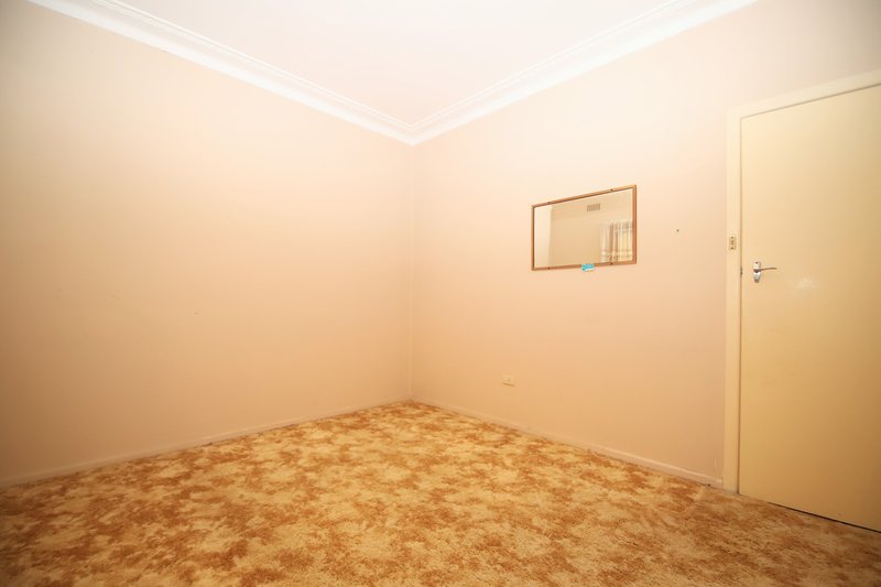 Photo - 41 Victor Avenue, Picnic Point NSW 2213 - Image 5