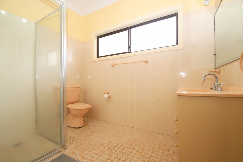 Photo - 41 Victor Avenue, Picnic Point NSW 2213 - Image 9