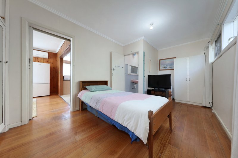 Photo - 41 Victor Road, Bentleigh East VIC 3165 - Image 9