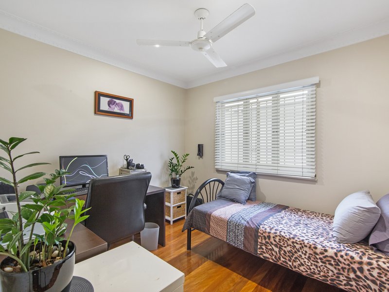 Photo - 41 Victor Street, Holland Park QLD 4121 - Image 12