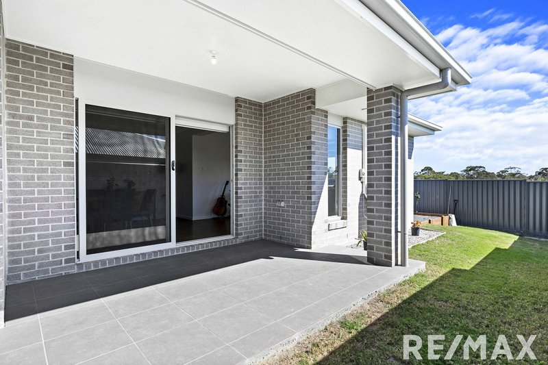 Photo - 41 Waugh Street, Urangan QLD 4655 - Image 16