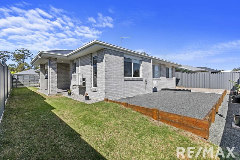 Photo - 41 Waugh Street, Urangan QLD 4655 - Image 17