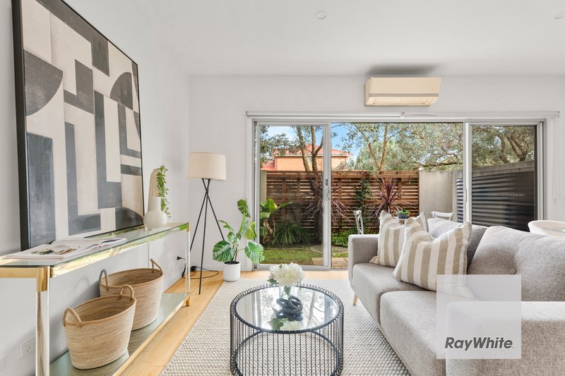 Photo - 41 Waxflower Crescent, Bundoora VIC 3083 - Image 4