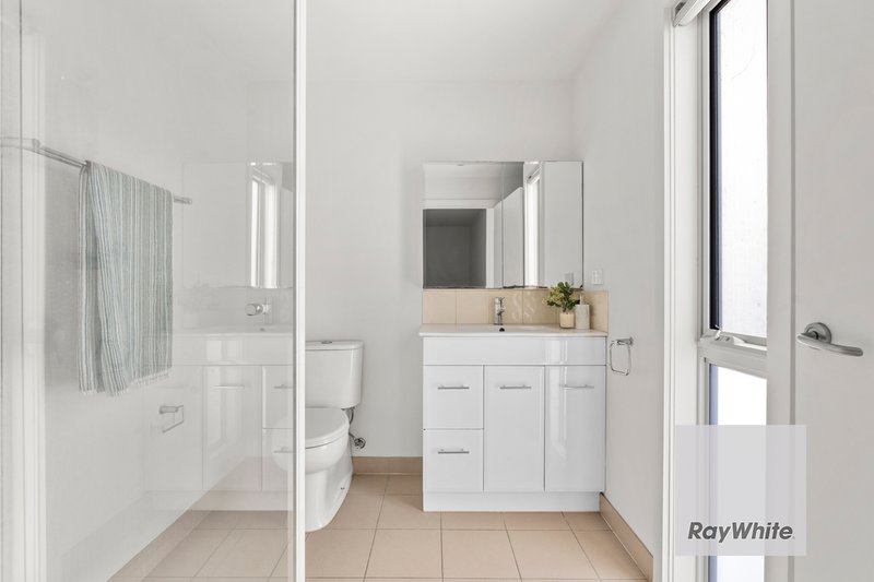 Photo - 41 Waxflower Crescent, Bundoora VIC 3083 - Image 6