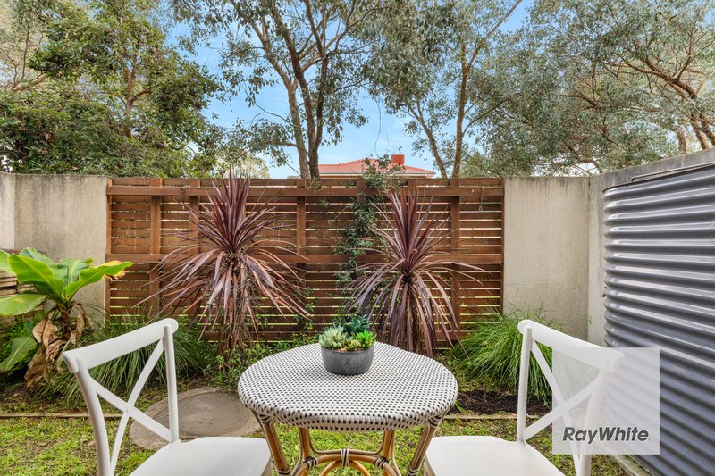 Photo - 41 Waxflower Crescent, Bundoora VIC 3083 - Image 10