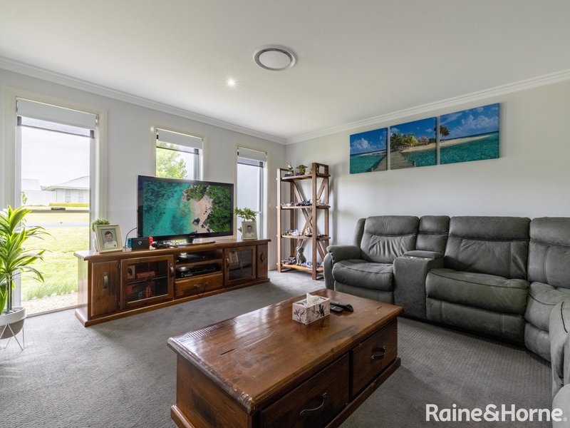 Photo - 41 Westbourne Drive, Llanarth NSW 2795 - Image 6