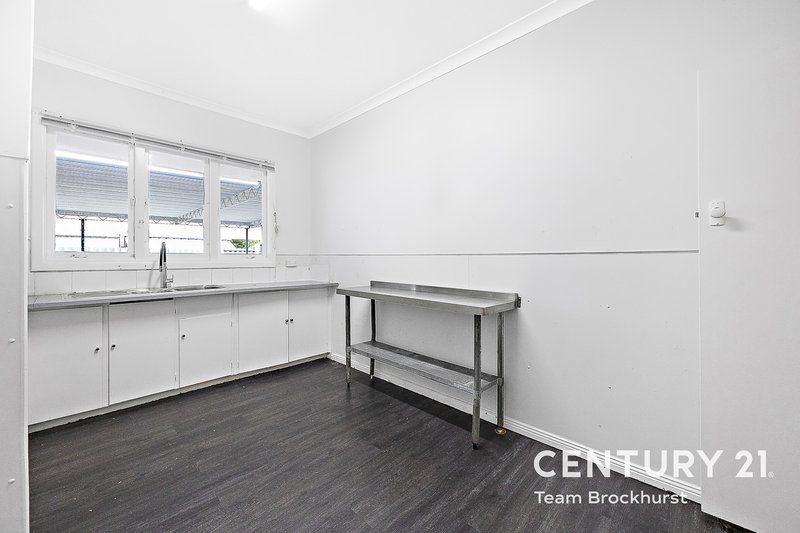 Photo - 41 Whiteside Street, Cloverdale WA 6105 - Image 3