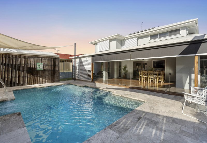 Photo - 41 Wondall Road, Wynnum West QLD 4178 - Image 14