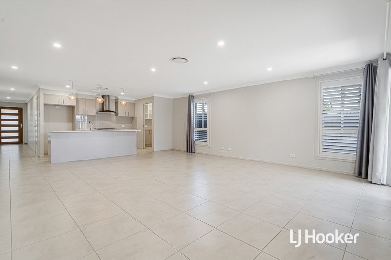 Photo - 41 Woodburn Street, Colebee NSW 2761 - Image 4