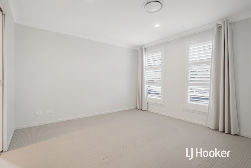 Photo - 41 Woodburn Street, Colebee NSW 2761 - Image 9