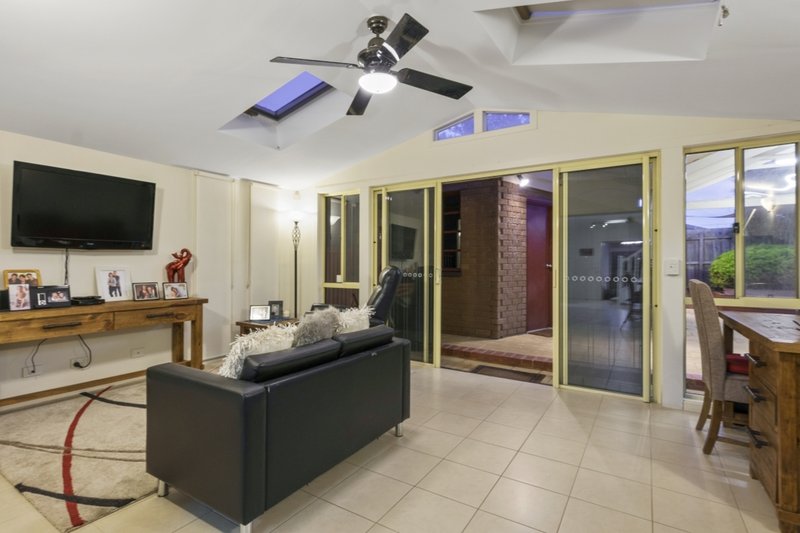 Photo - 41 Woodville Park Drive, Hoppers Crossing VIC 3029 - Image 7