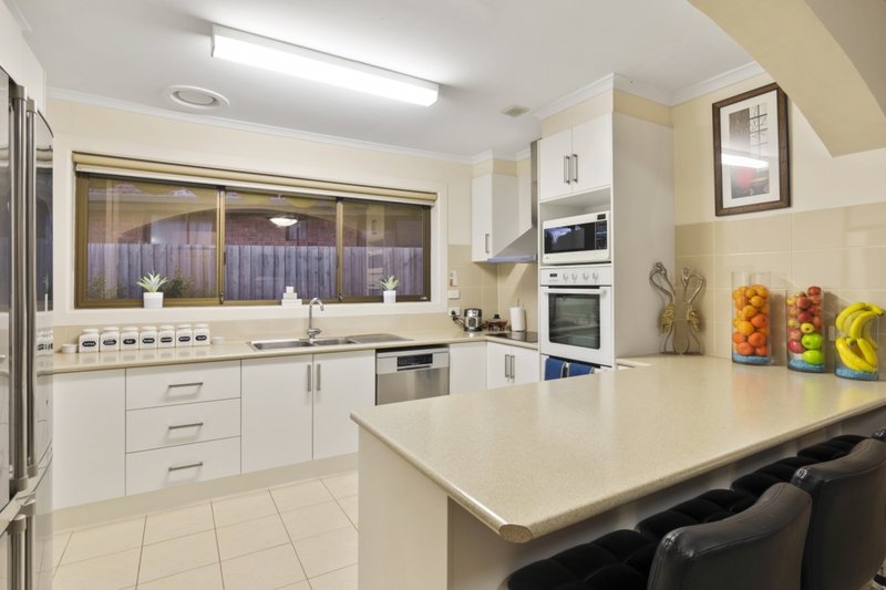 Photo - 41 Woodville Park Drive, Hoppers Crossing VIC 3029 - Image 8