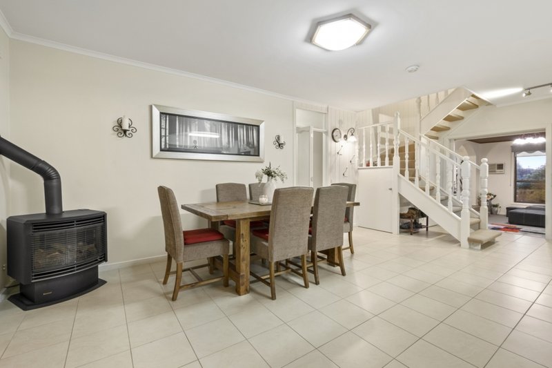 Photo - 41 Woodville Park Drive, Hoppers Crossing VIC 3029 - Image 9