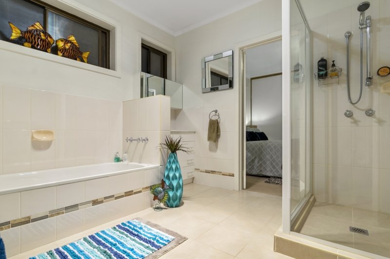 Photo - 41 Woodville Park Drive, Hoppers Crossing VIC 3029 - Image 14