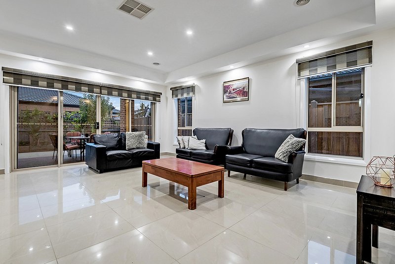 Photo - 41 Yarradale Drive, Mickleham VIC 3064 - Image 7