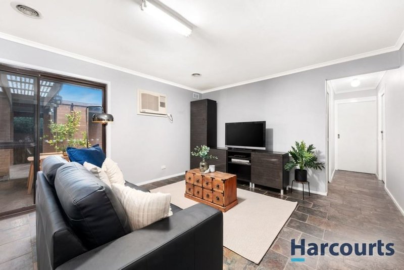 Photo - 41 Yorkminster Avenue, Wantirna VIC 3152 - Image 6