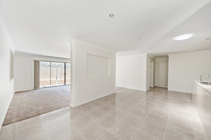 Photo - 4/10-12 Mulloon Street, Queanbeyan East NSW 2620 - Image 4