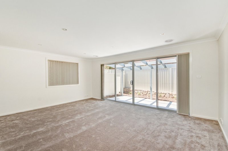 Photo - 4/10-12 Mulloon Street, Queanbeyan East NSW 2620 - Image 5