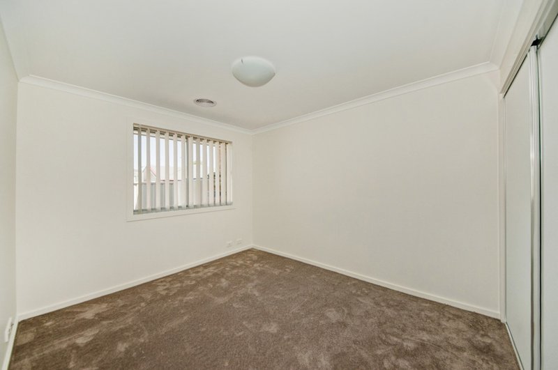 Photo - 4/10-12 Mulloon Street, Queanbeyan East NSW 2620 - Image 9