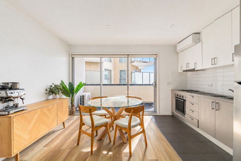 Photo - 4/10-12 Woorayl Street, Carnegie VIC 3163 - Image 2