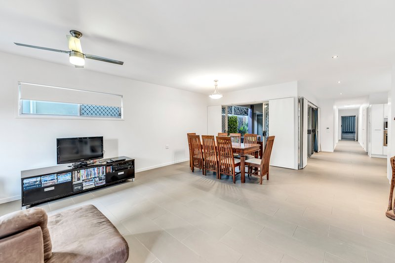 Photo - 4/10-16 Salisbury Street, Redland Bay QLD 4165 - Image 6