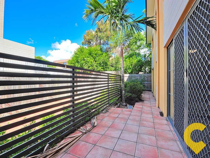 Photo - 4/10 Amelia Street, Coorparoo QLD 4151 - Image 10