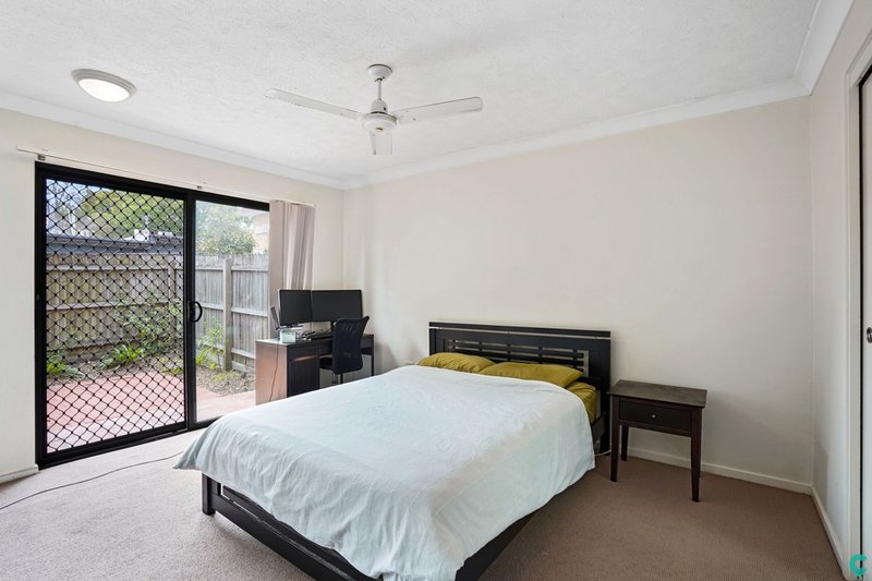 Photo - 4/10 Amelia Street, Coorparoo QLD 4151 - Image 5