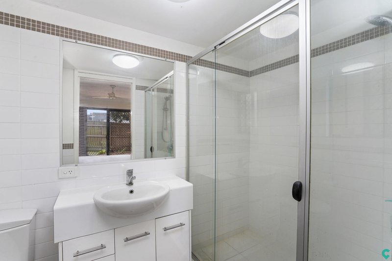 Photo - 4/10 Amelia Street, Coorparoo QLD 4151 - Image 9