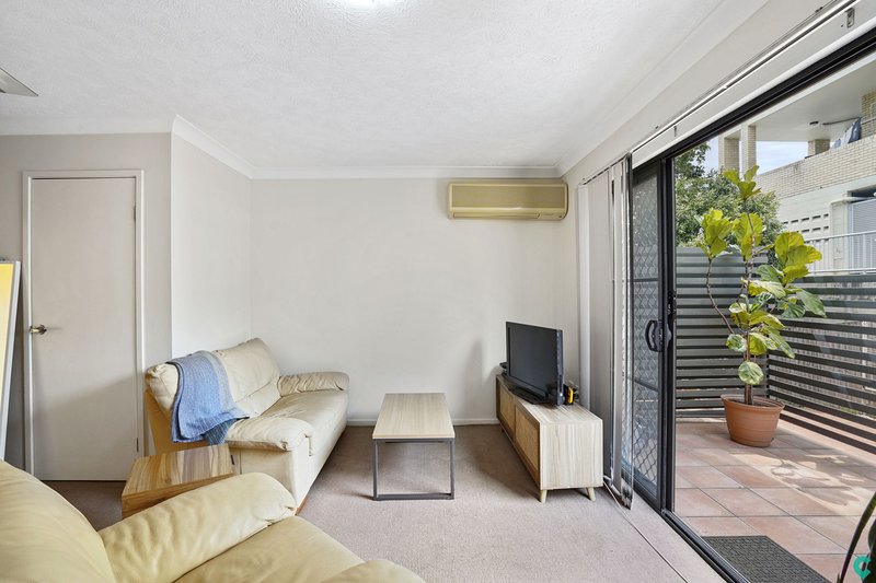 Photo - 4/10 Amelia Street, Coorparoo QLD 4151 - Image 4