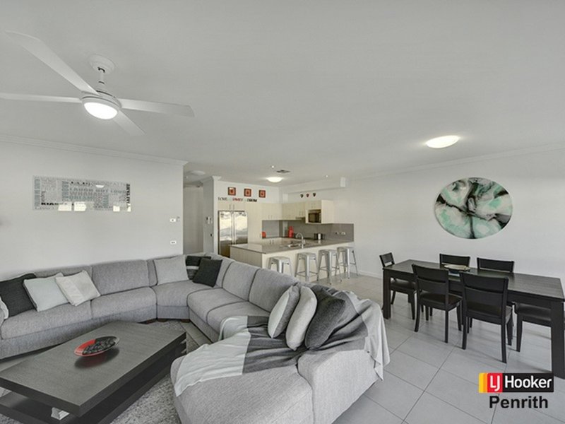 Photo - 4/10 Barrett Place, Cranebrook NSW 2749 - Image 3