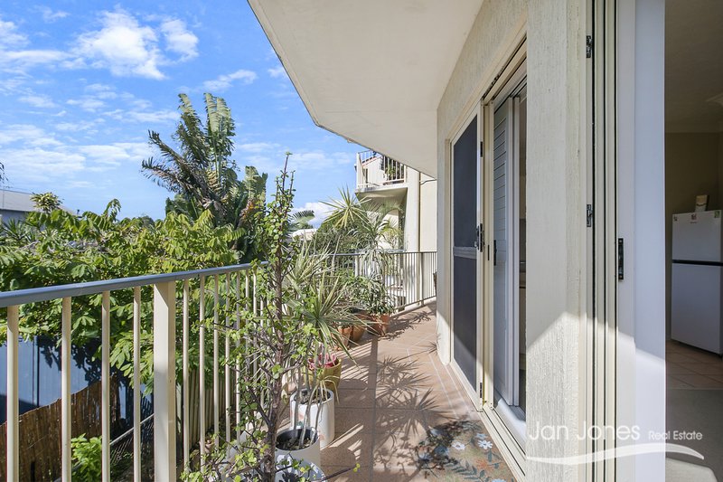 Photo - 4/10 Caroline Street, Woody Point QLD 4019 - Image 2