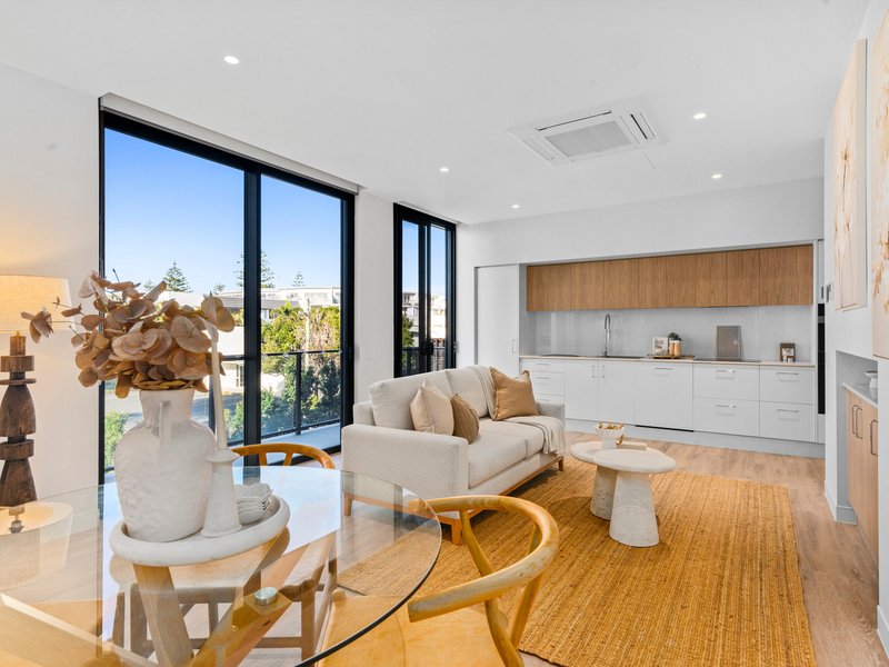 Photo - 4/10 Elizabeth Street, Tugun QLD 4224 - Image 1