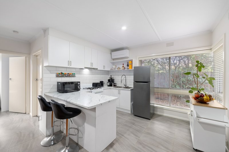 Photo - 4/10 Fairview Grove, Watsonia VIC 3087 - Image 3