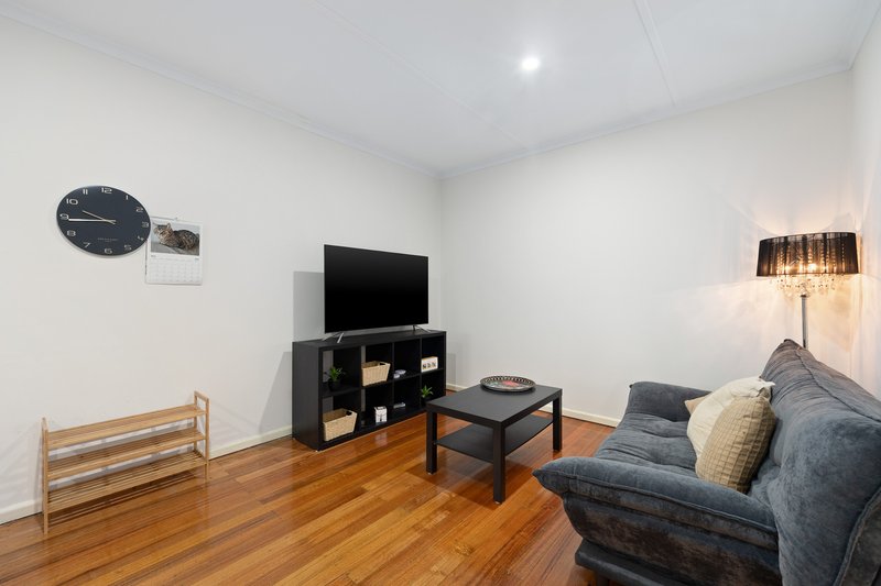 Photo - 4/10 Fairview Grove, Watsonia VIC 3087 - Image 4