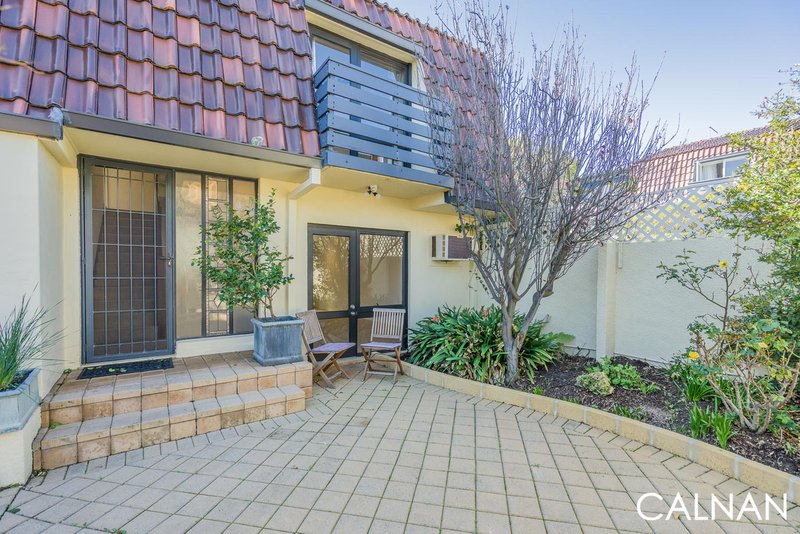 Photo - 4/10 Fraser Street, East Fremantle WA 6158 - Image 3