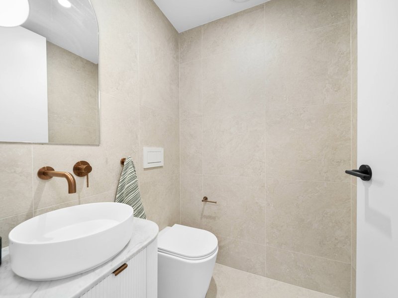 Photo - 4/10 Ikara Crescent, Moorebank NSW 2170 - Image 4