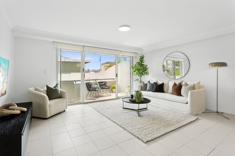 Photo - 4/10 Lagoon Street, Narrabeen NSW 2101 - Image 2