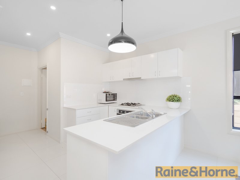 Photo - 4/10 Napier Street, Rooty Hill NSW 2766 - Image 2