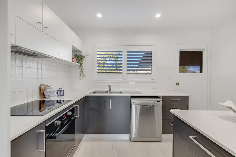 Photo - 4/10 Pangarinda Place, Mooloolaba QLD 4557 - Image 4