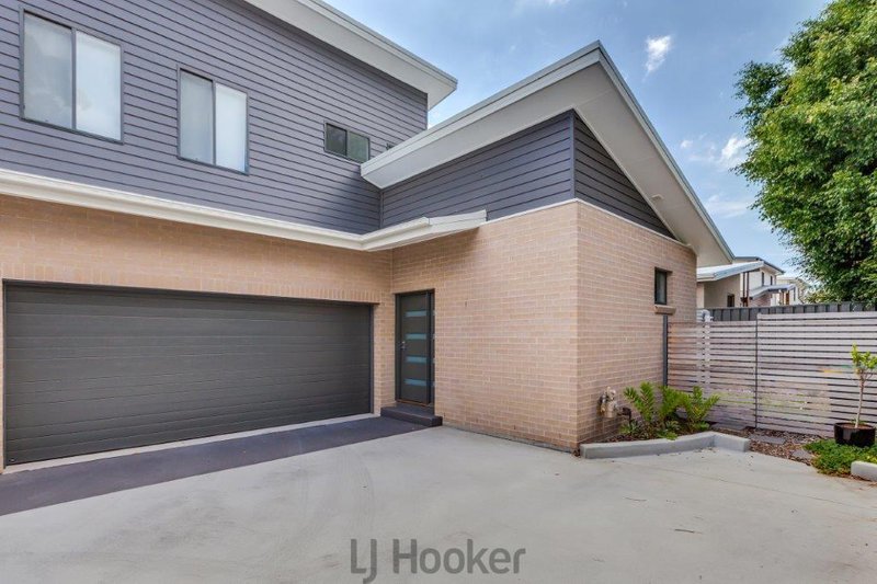 Photo - 4/10 Queen Street, Warners Bay NSW 2282 - Image 3