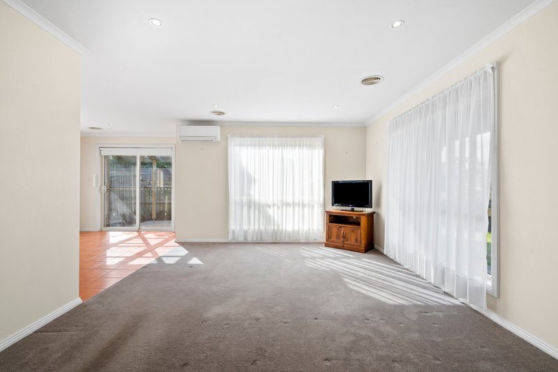 Photo - 4/10 Wheat Court, Lara VIC 3212 - Image 3